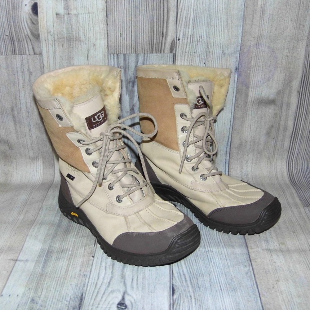UGG Adirondack II Sand Leather/Sheepskin Boots Womens Size 8
